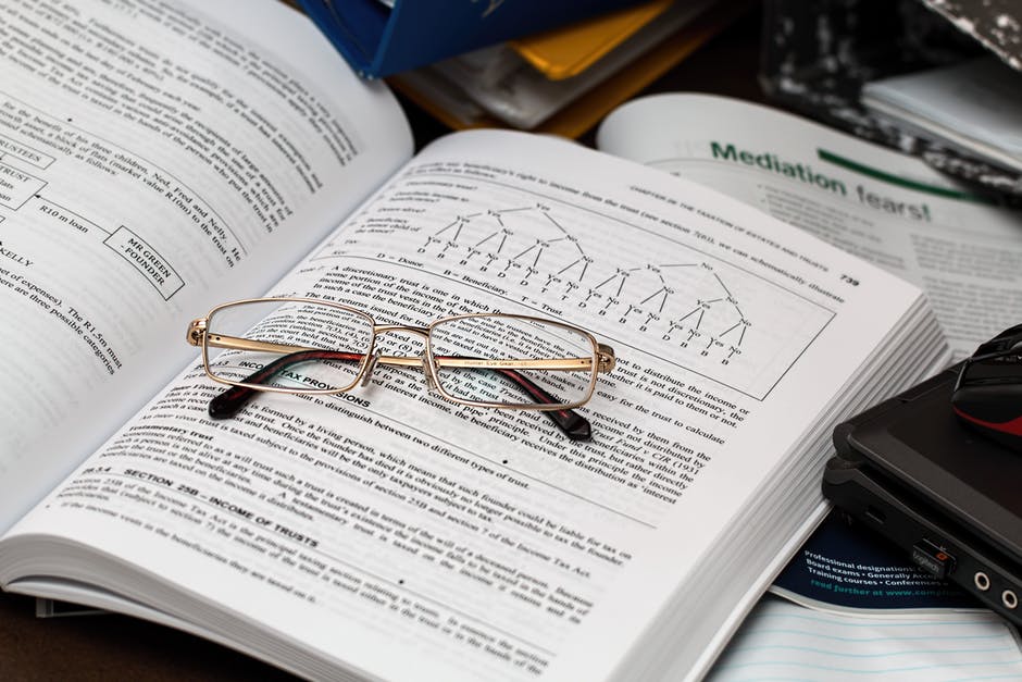 Textbook showing linking in reports and financial websites