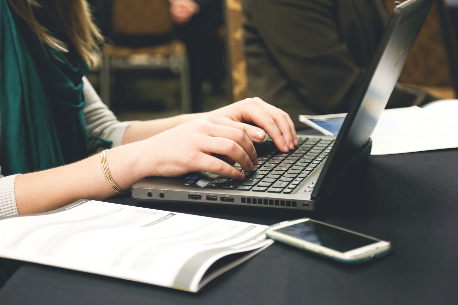 Example of a woman engaged in financial copywriting