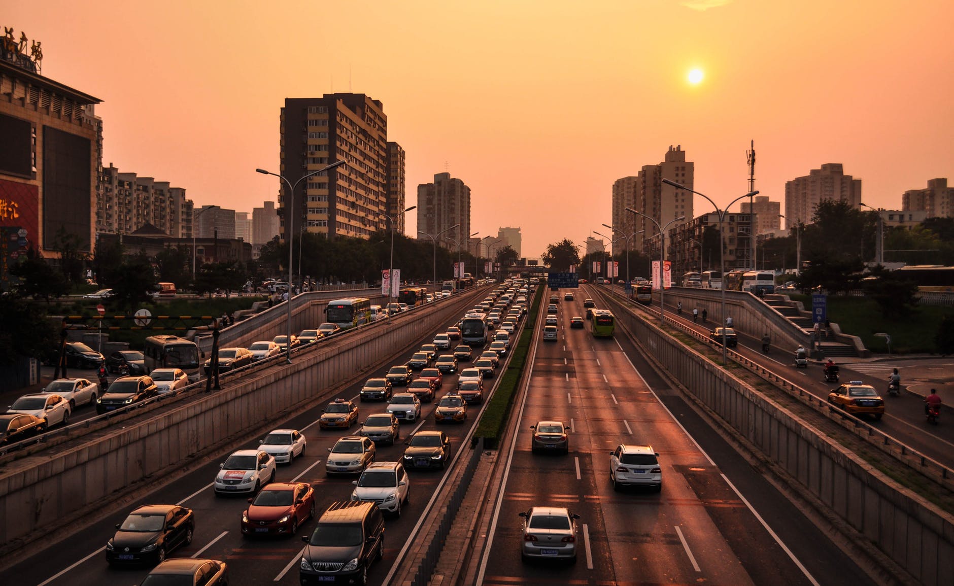 traffic in a jam, illustrating visitors on a financial website